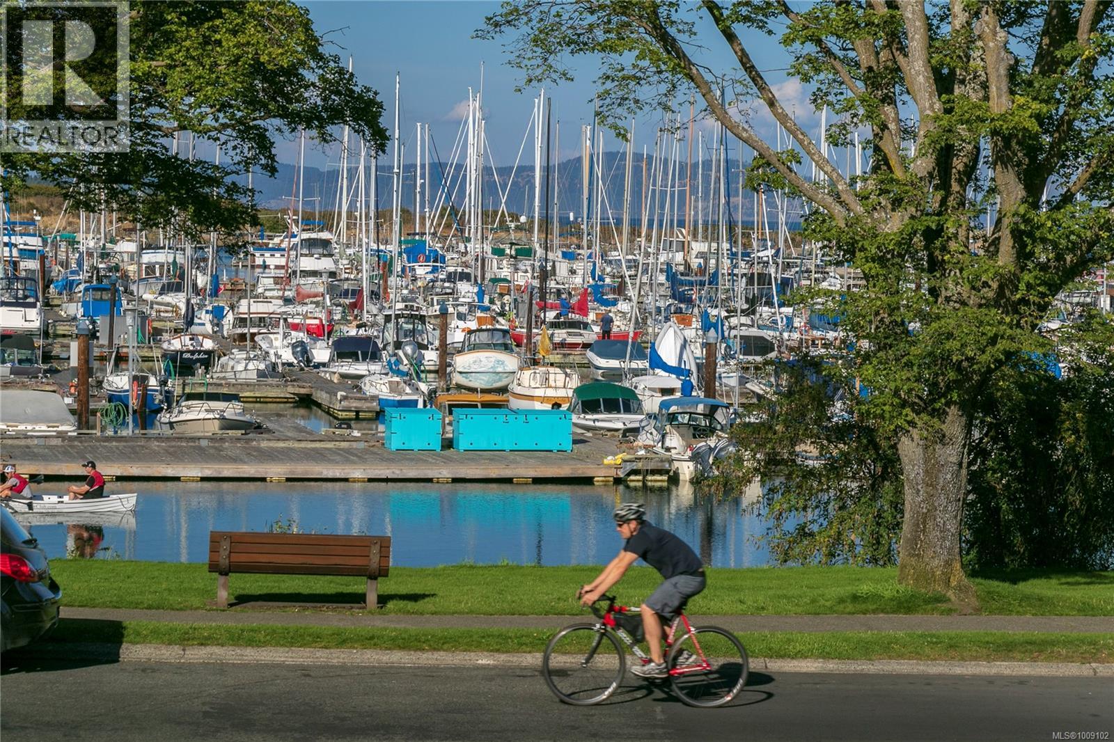 Photo 31 of 821 Newport Ave, Oak Bay BC