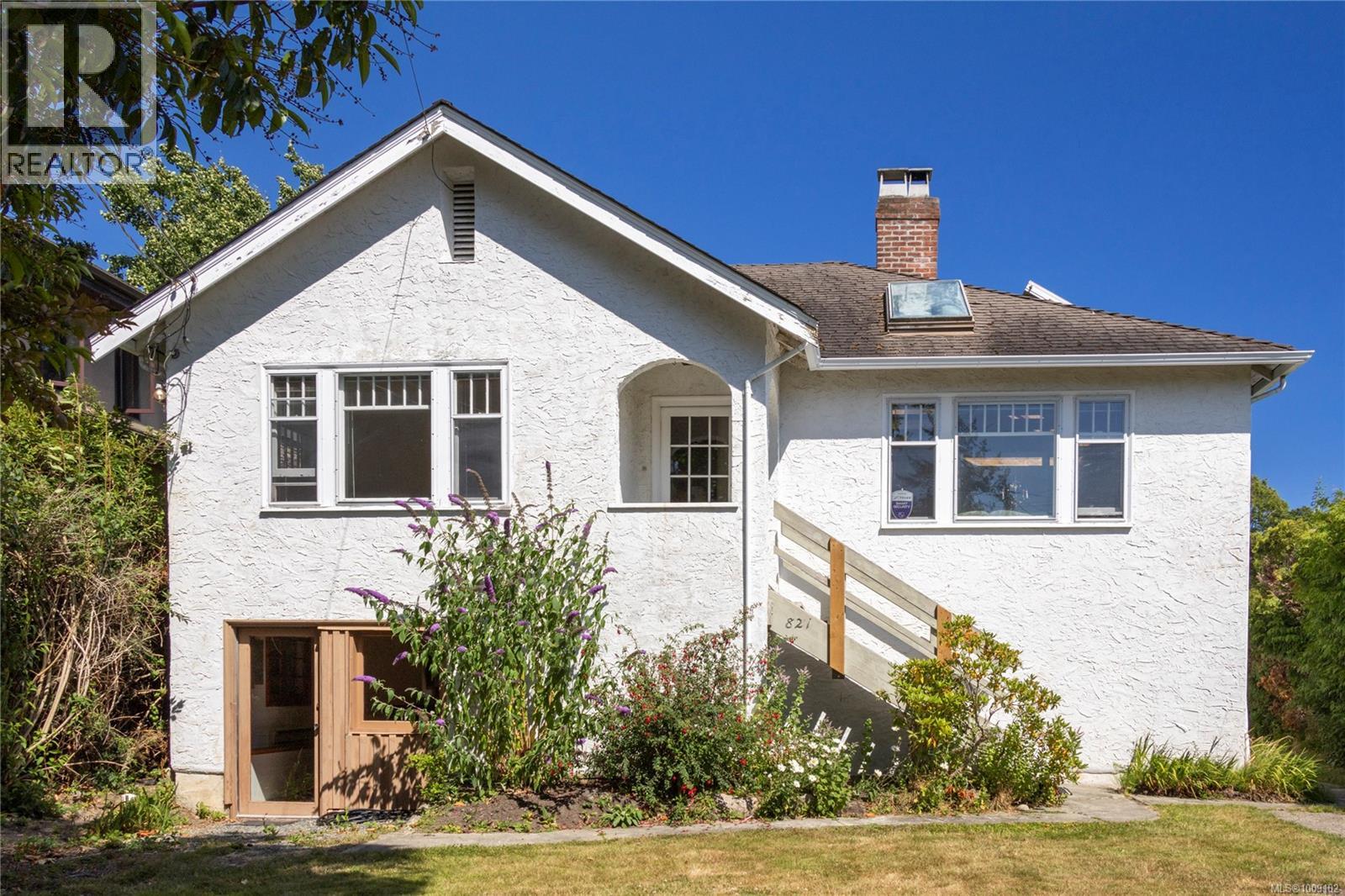 Photo 1 of 821 Newport Ave, Oak Bay BC