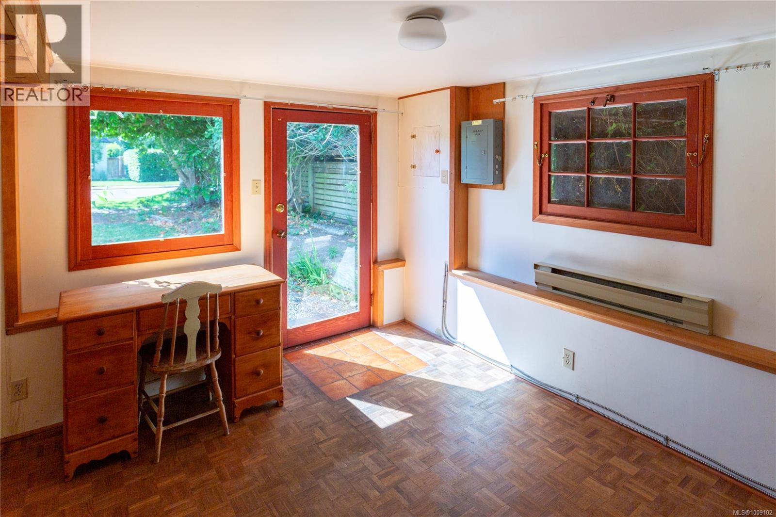 Photo 16 of 821 Newport Ave, Oak Bay BC