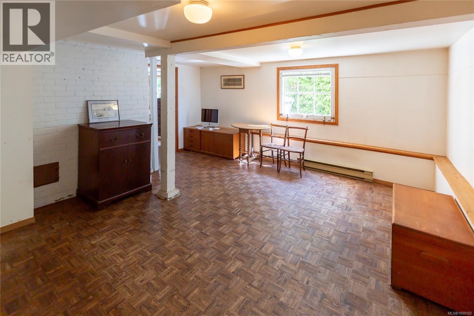 Photo 15 of 821 Newport Ave, Oak Bay BC