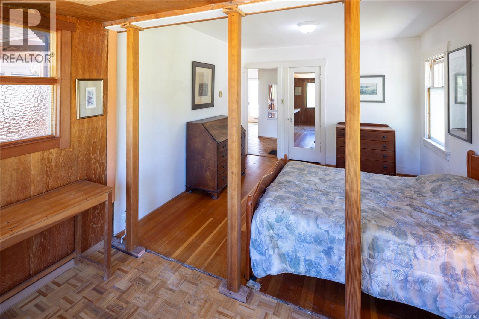 Photo 13 of 821 Newport Ave, Oak Bay BC