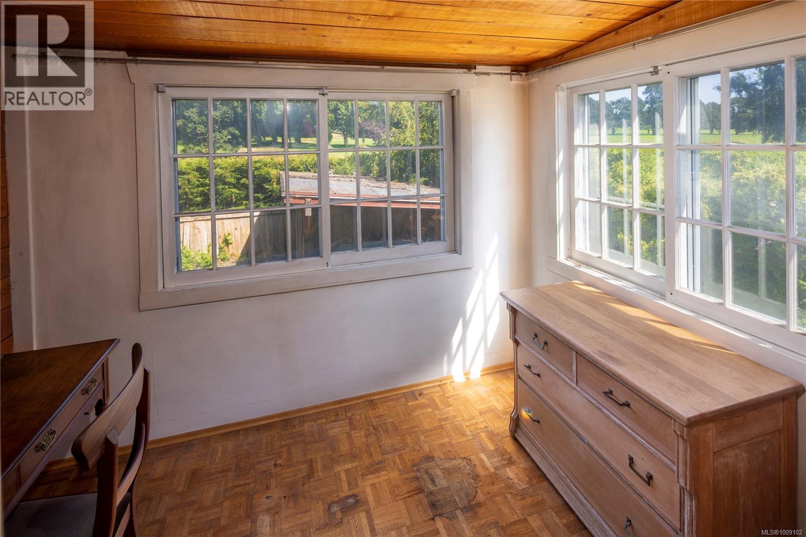 Photo 9 of 821 Newport Ave, Oak Bay BC