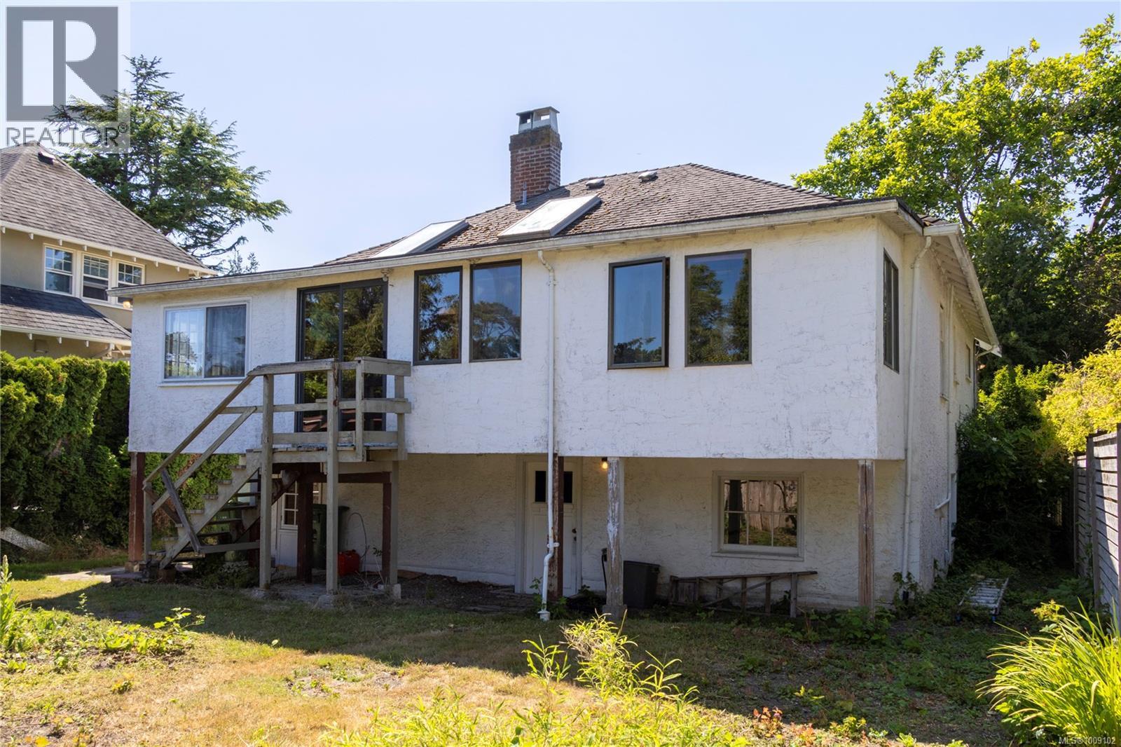 Photo 25 of 821 Newport Ave, Oak Bay BC