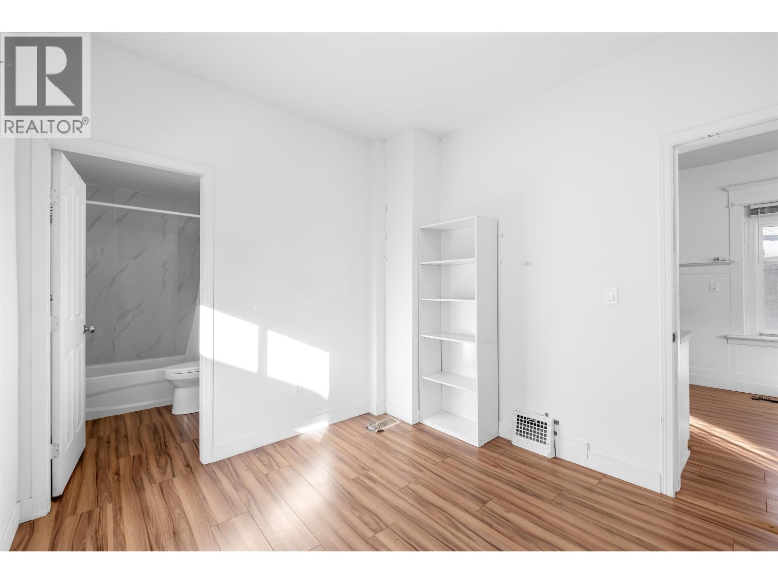 Photo 17 of 1722 E 41st Avenue, Vancouver BC
