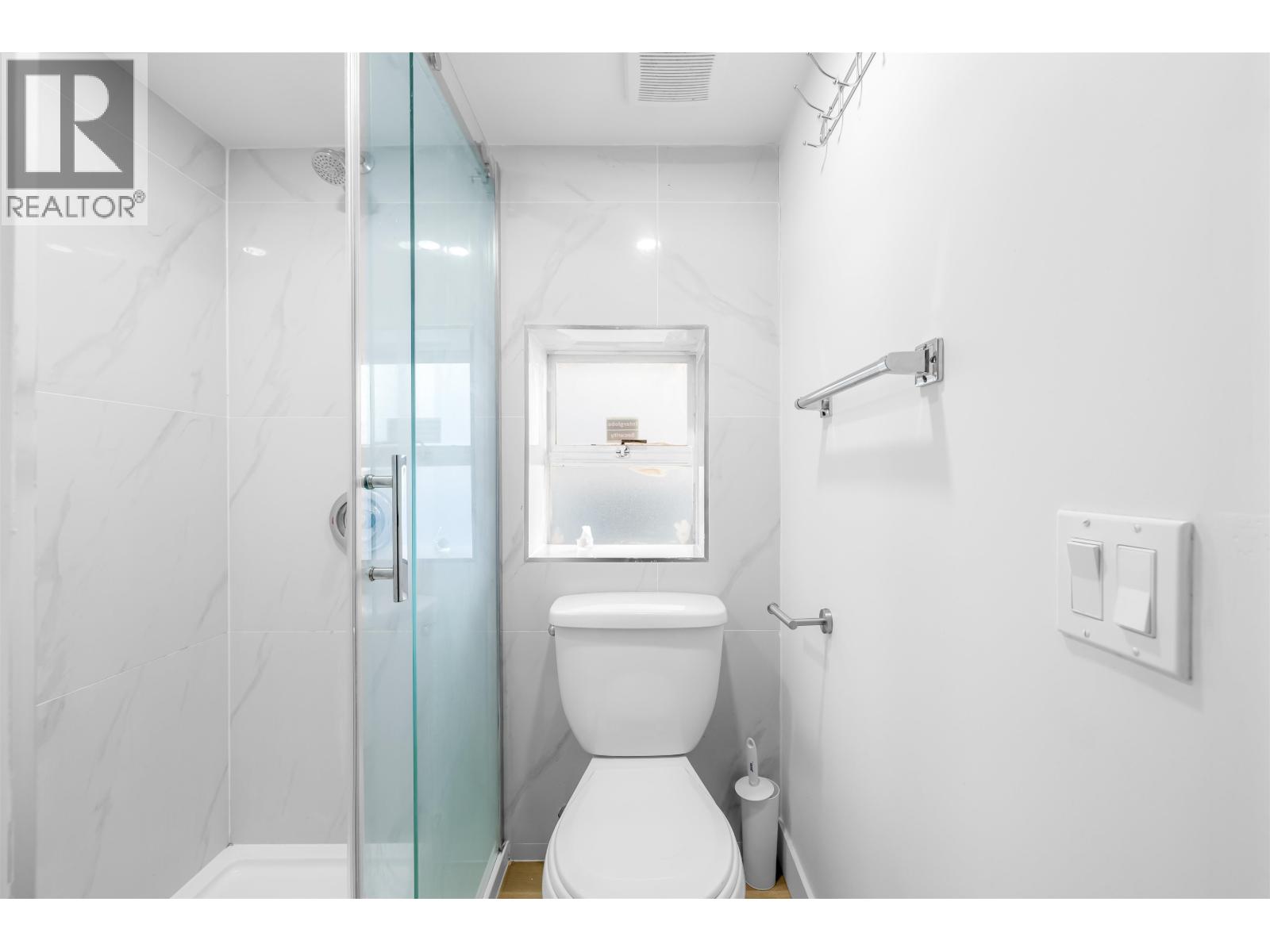 Photo 23 of 1722 E 41st Avenue, Vancouver BC