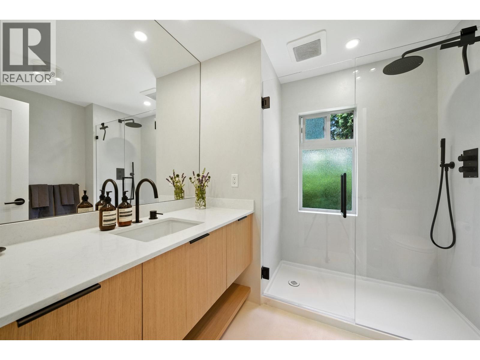 3514 BEACH AVENUE, Roberts Creek