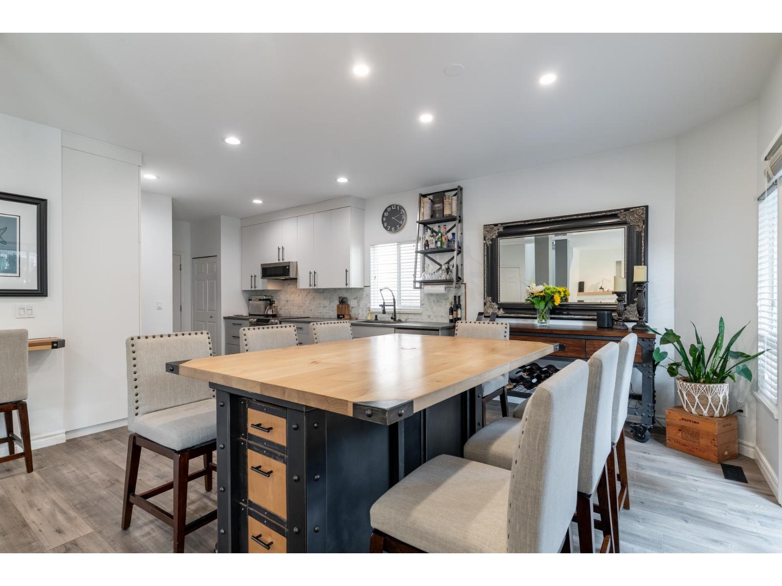 Photo 4 of 8 18868 69 Avenue, Surrey BC