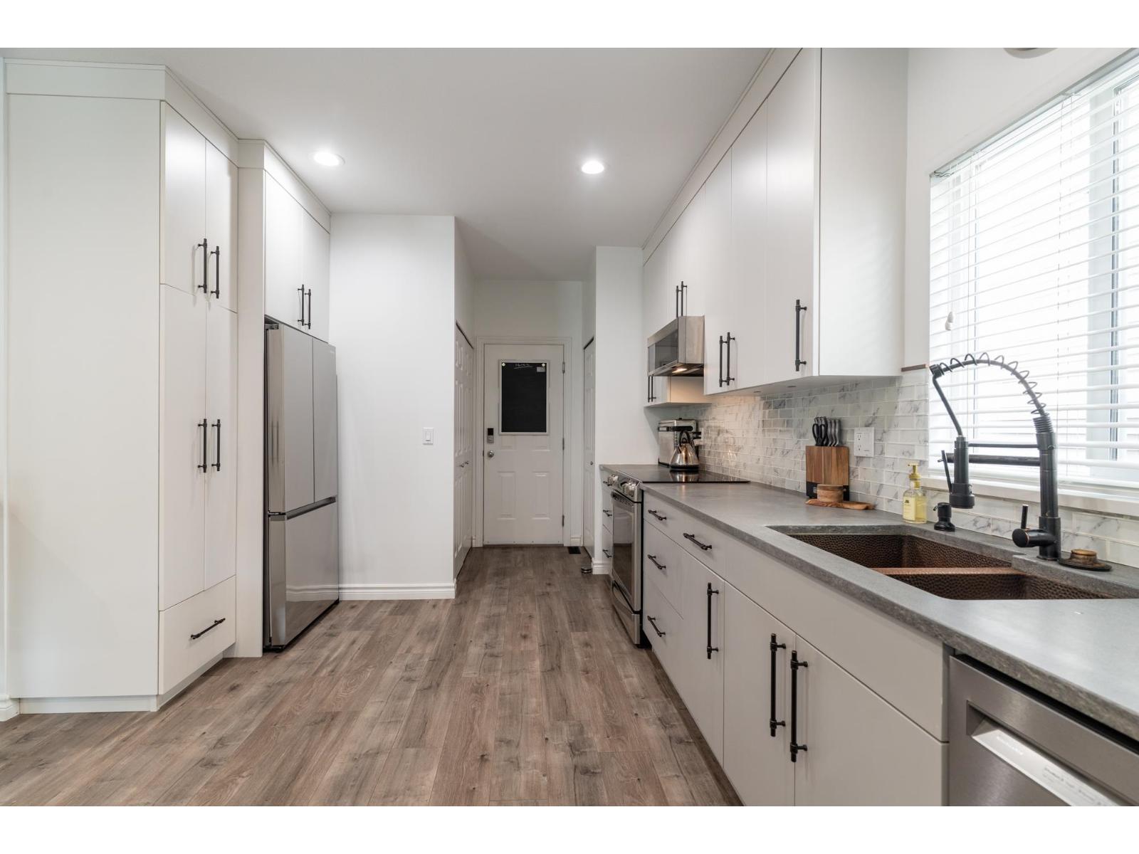 Photo 8 of 8 18868 69 Avenue, Surrey BC