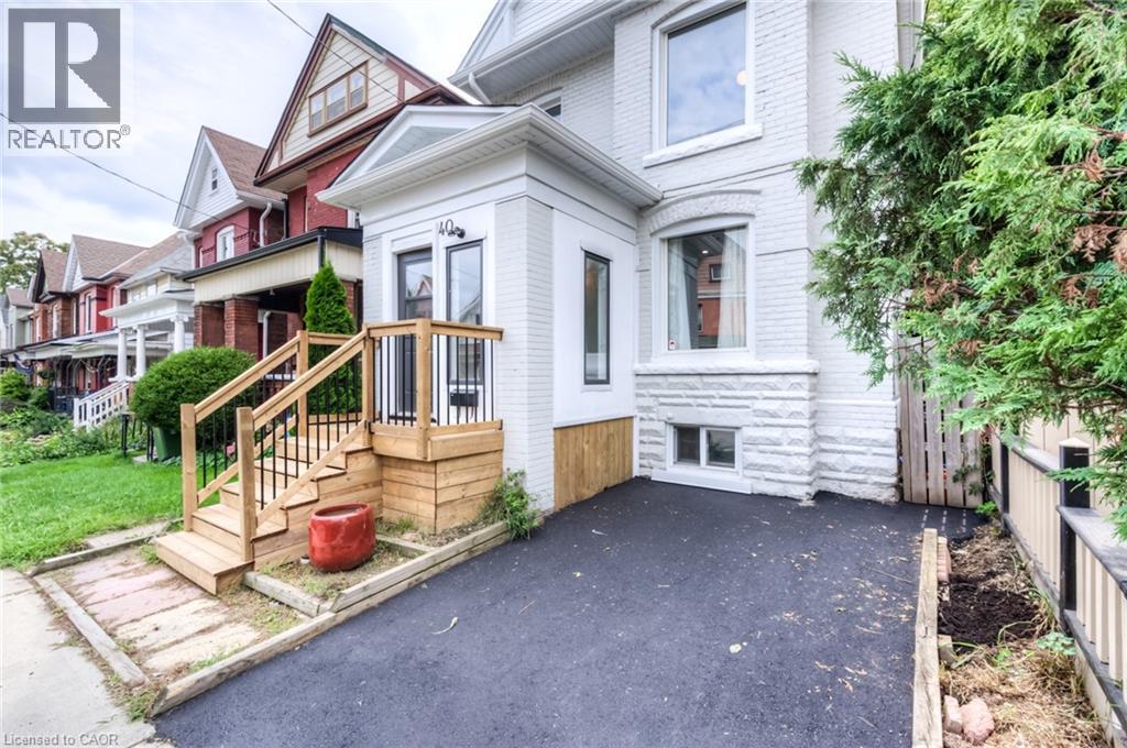 Photo 3 of 40 Bristol Street, Hamilton ON
