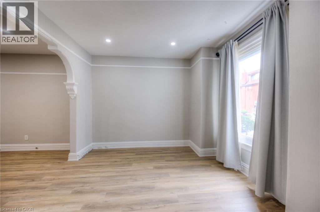Photo 17 of 40 Bristol Street, Hamilton ON
