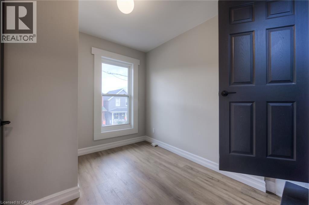 Photo 25 of 40 Bristol Street, Hamilton ON