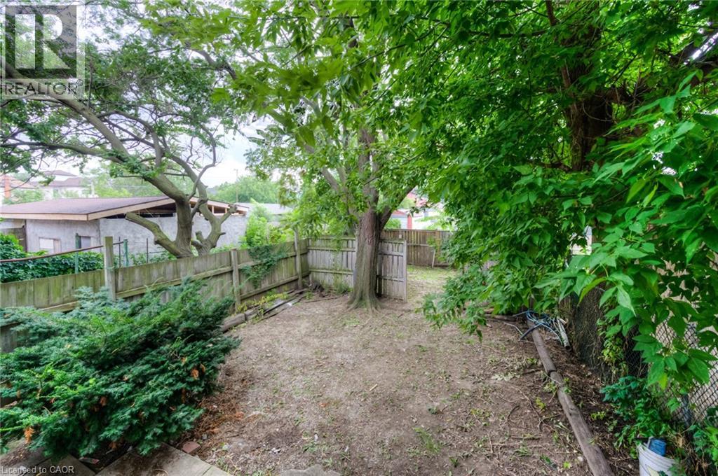 Photo 35 of 40 Bristol Street, Hamilton ON