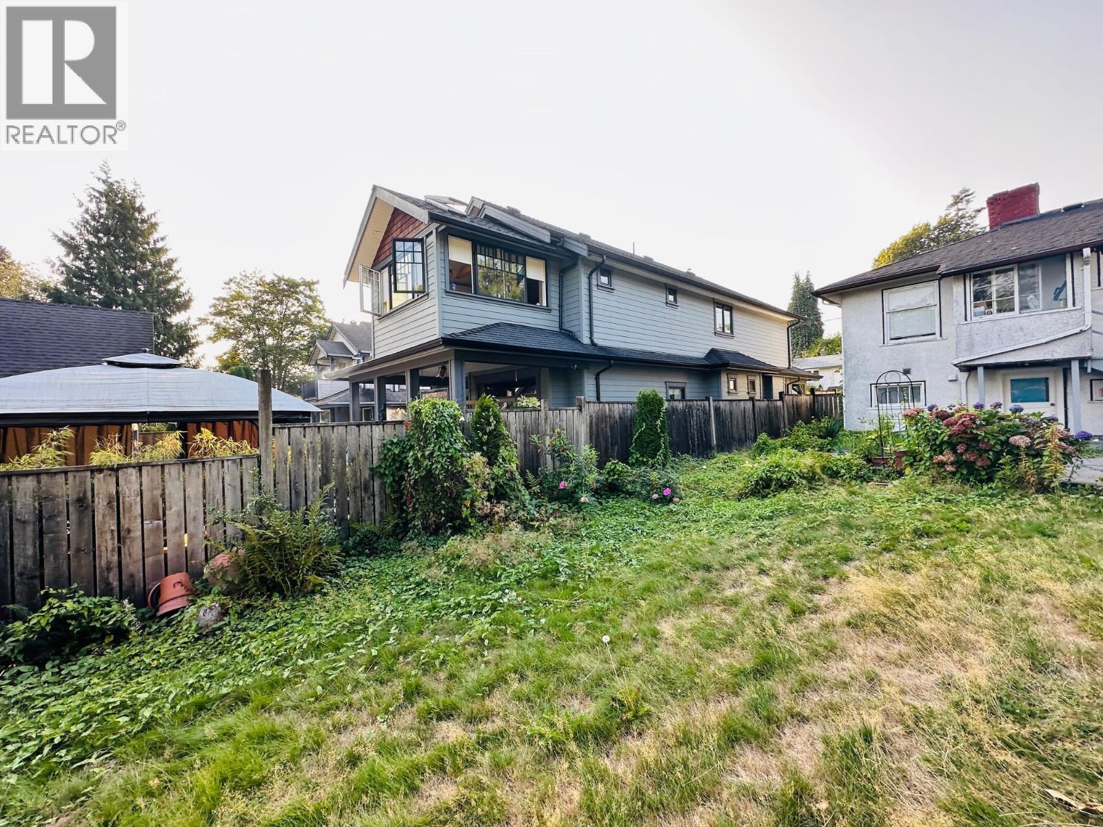 Photo 3 of 1038 Seventh Avenue, New Westminster BC