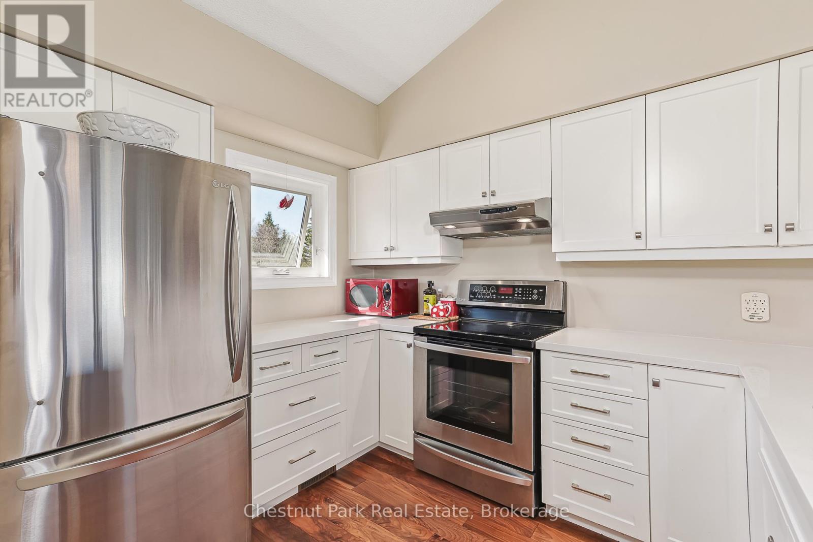 Photo 14 of 714 Johnston Park Avenue, Collingwood ON