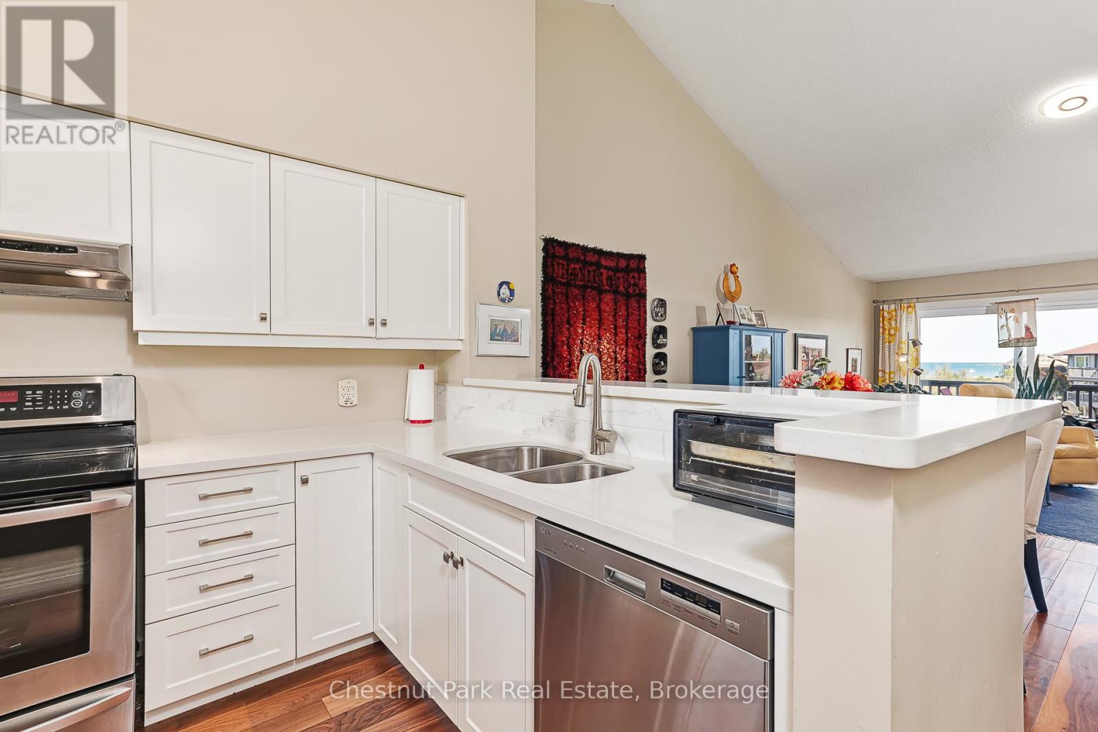 Photo 15 of 714 Johnston Park Avenue, Collingwood ON