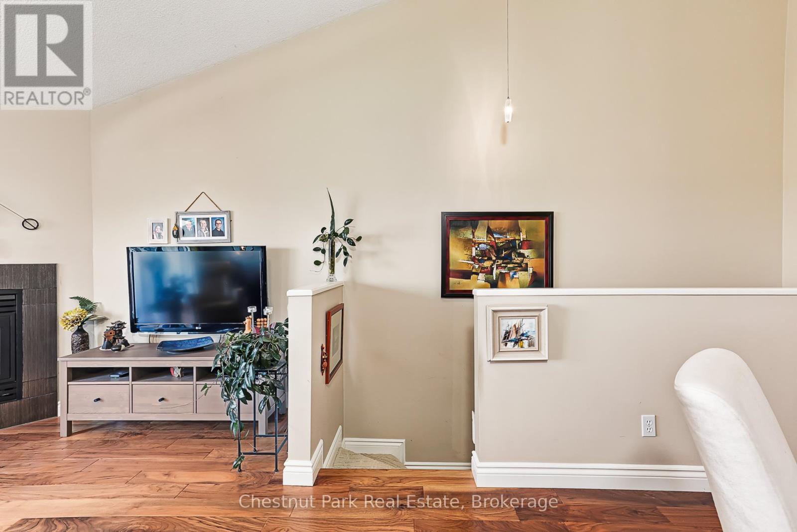 Photo 6 of 714 Johnston Park Avenue, Collingwood ON