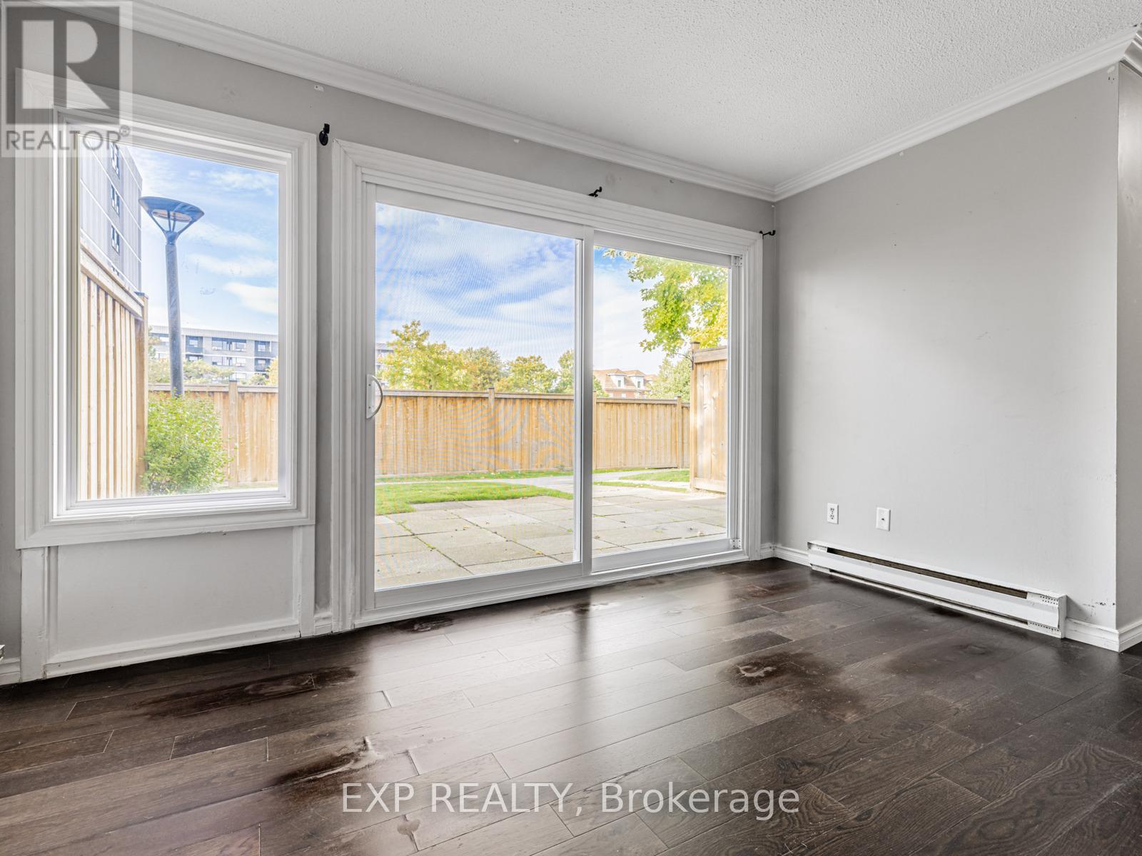Photo 11 of 161 Milestone Crescent, Aurora ON