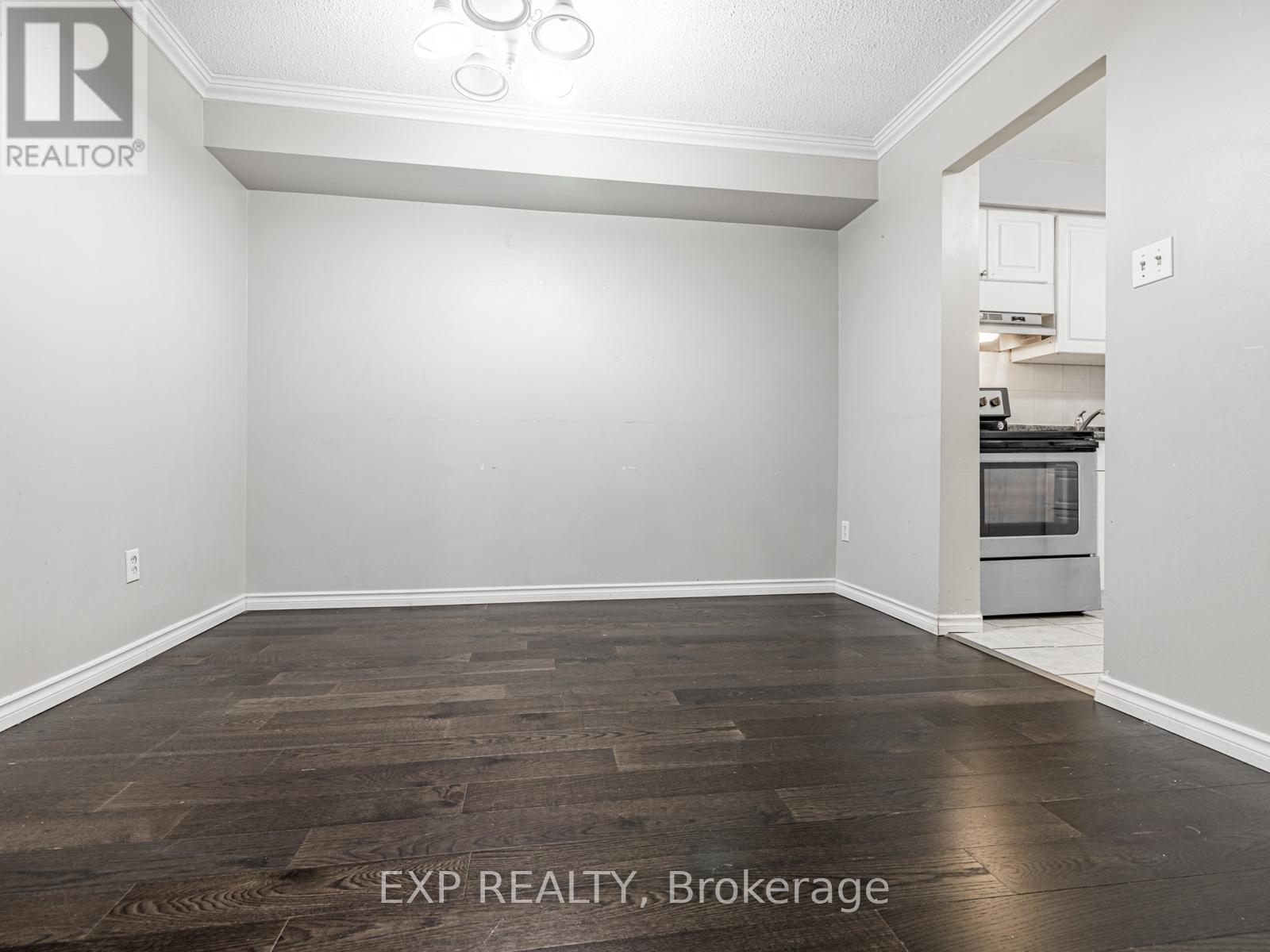 Photo 13 of 161 Milestone Crescent, Aurora ON