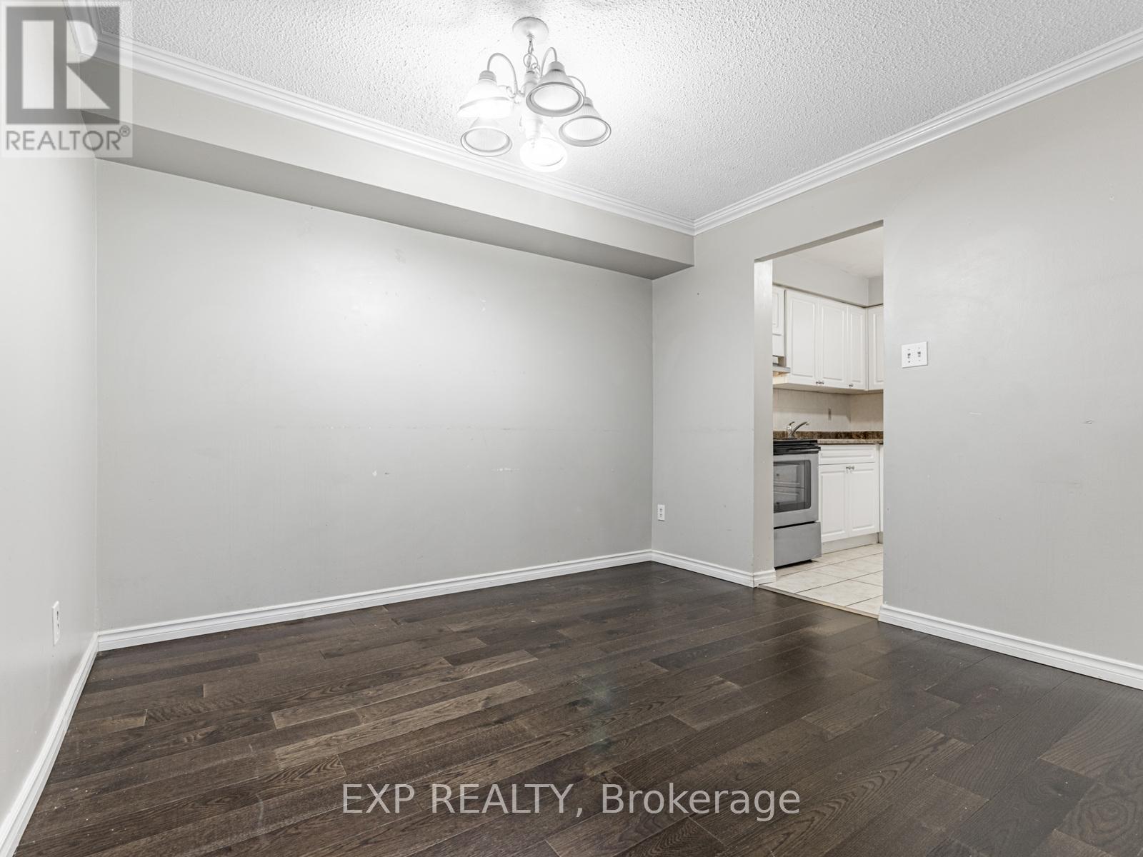 Photo 14 of 161 Milestone Crescent, Aurora ON