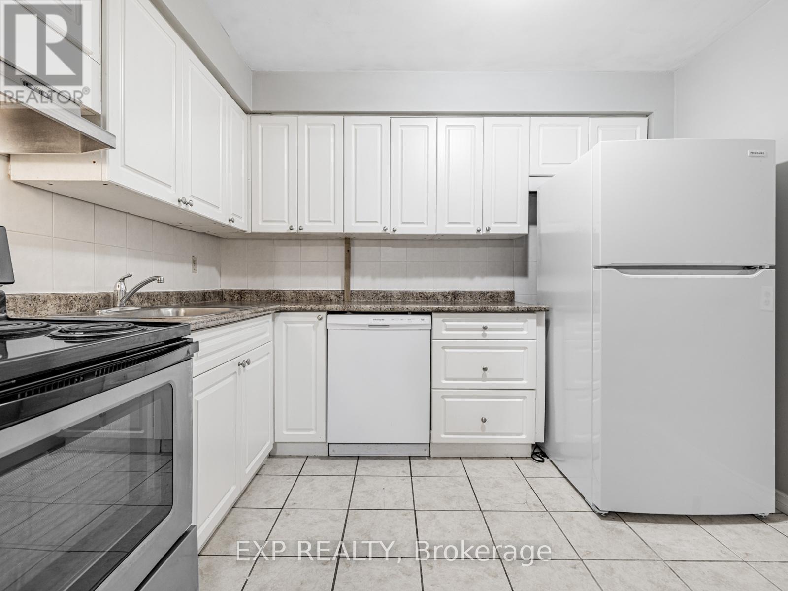 Photo 17 of 161 Milestone Crescent, Aurora ON