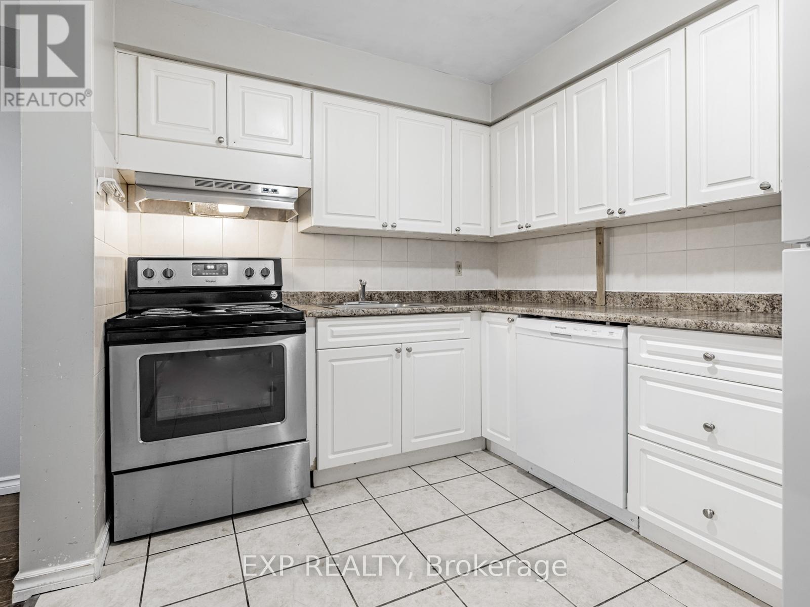 Photo 18 of 161 Milestone Crescent, Aurora ON