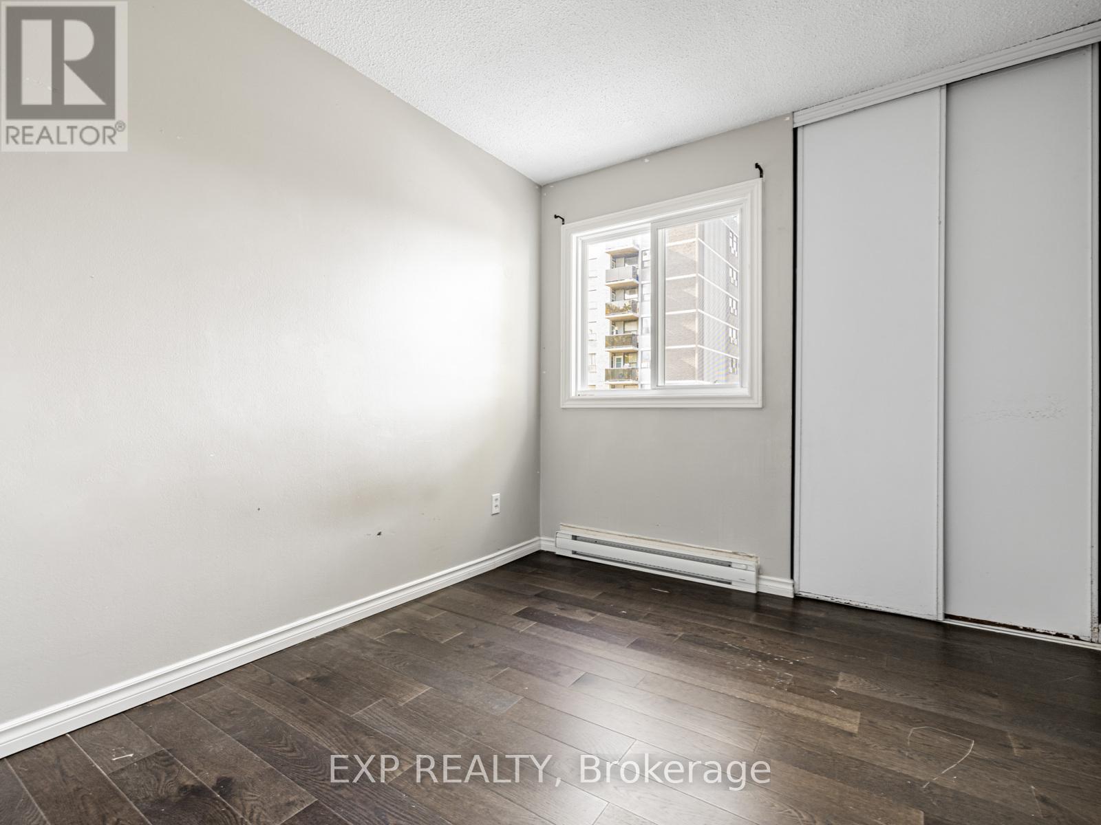 Photo 19 of 161 Milestone Crescent, Aurora ON