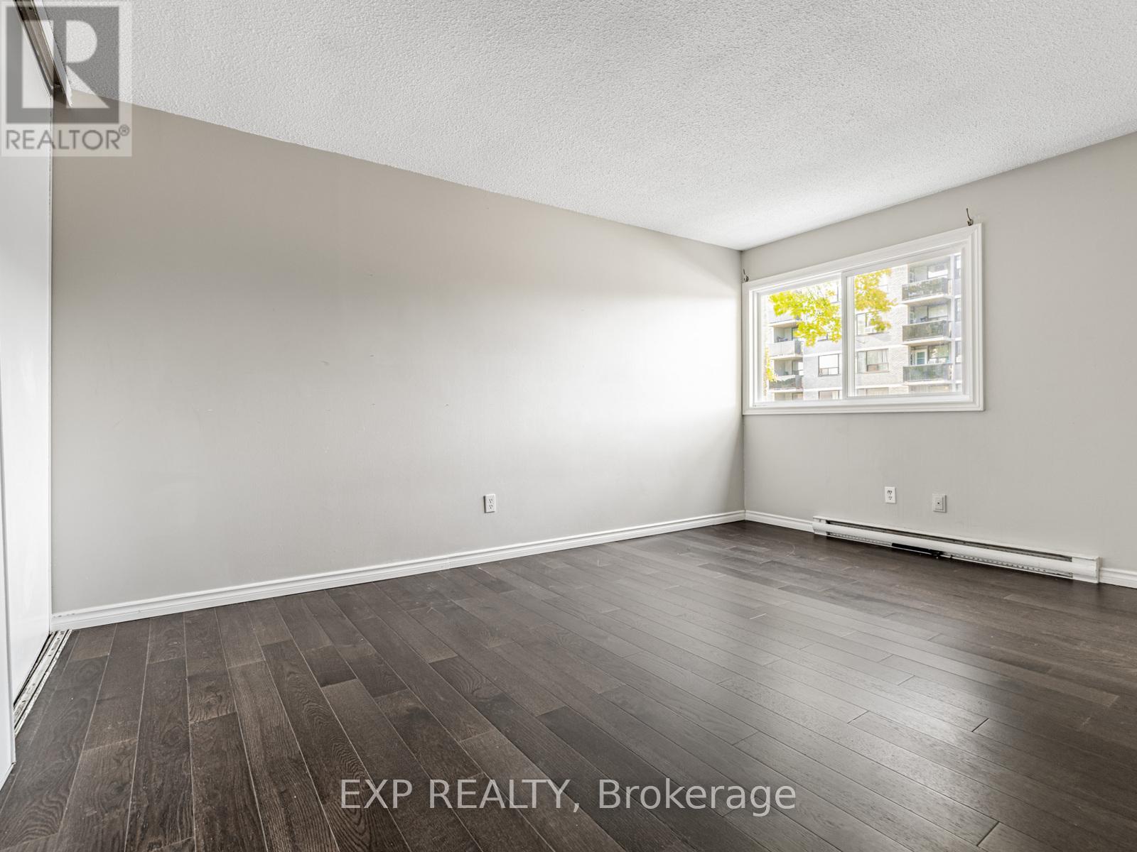 Photo 20 of 161 Milestone Crescent, Aurora ON