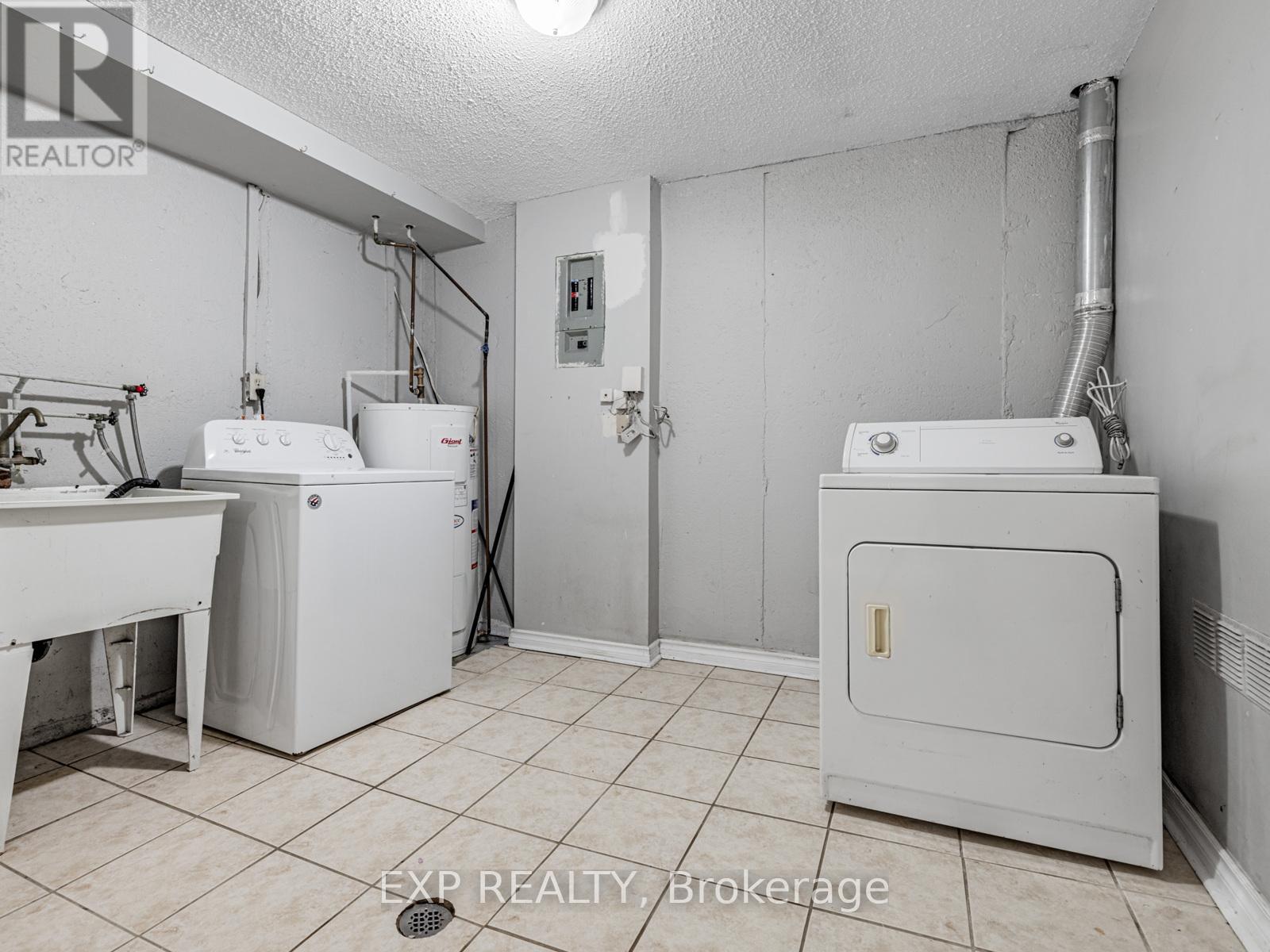 Photo 27 of 161 Milestone Crescent, Aurora ON