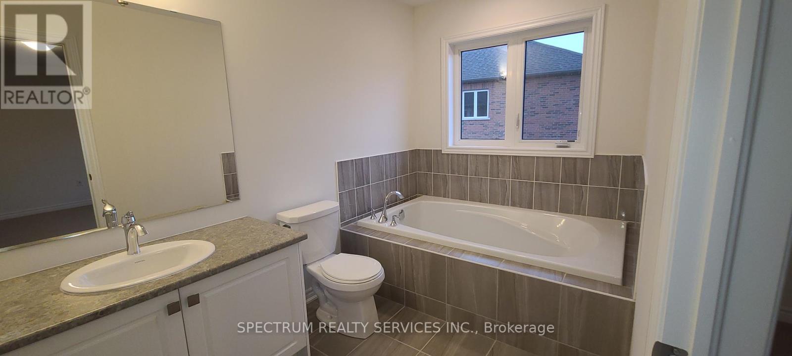 Photo 15 of 2233 Grainger Loop, Innisfil ON