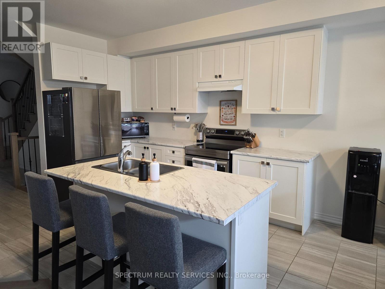 Photo 17 of 2233 Grainger Loop, Innisfil ON