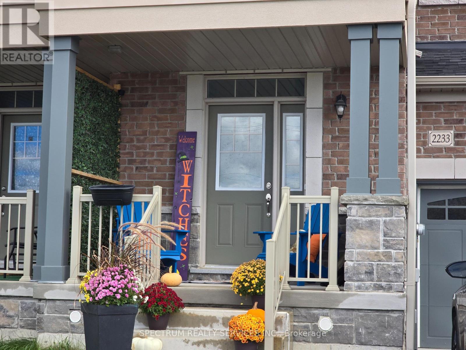Photo 2 of 2233 Grainger Loop, Innisfil ON