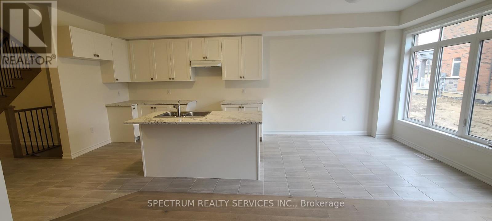 Photo 3 of 2233 Grainger Loop, Innisfil ON