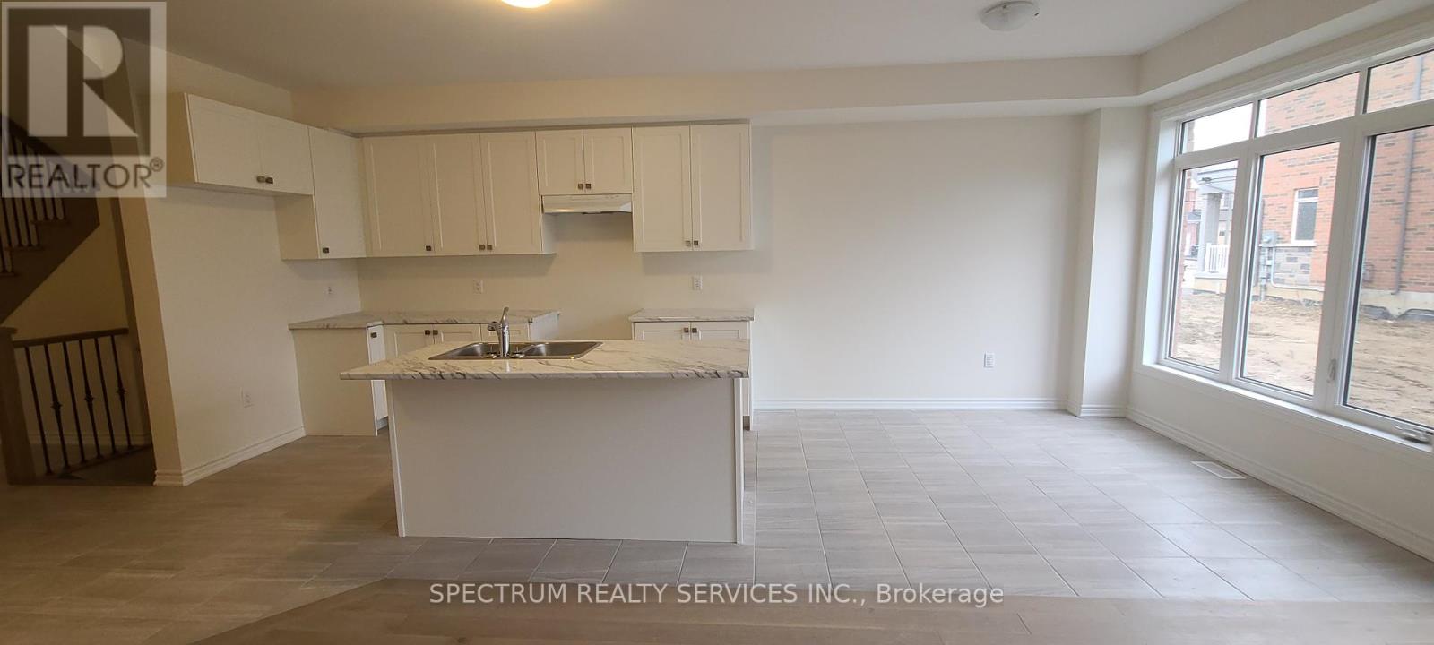 Photo 4 of 2233 Grainger Loop, Innisfil ON