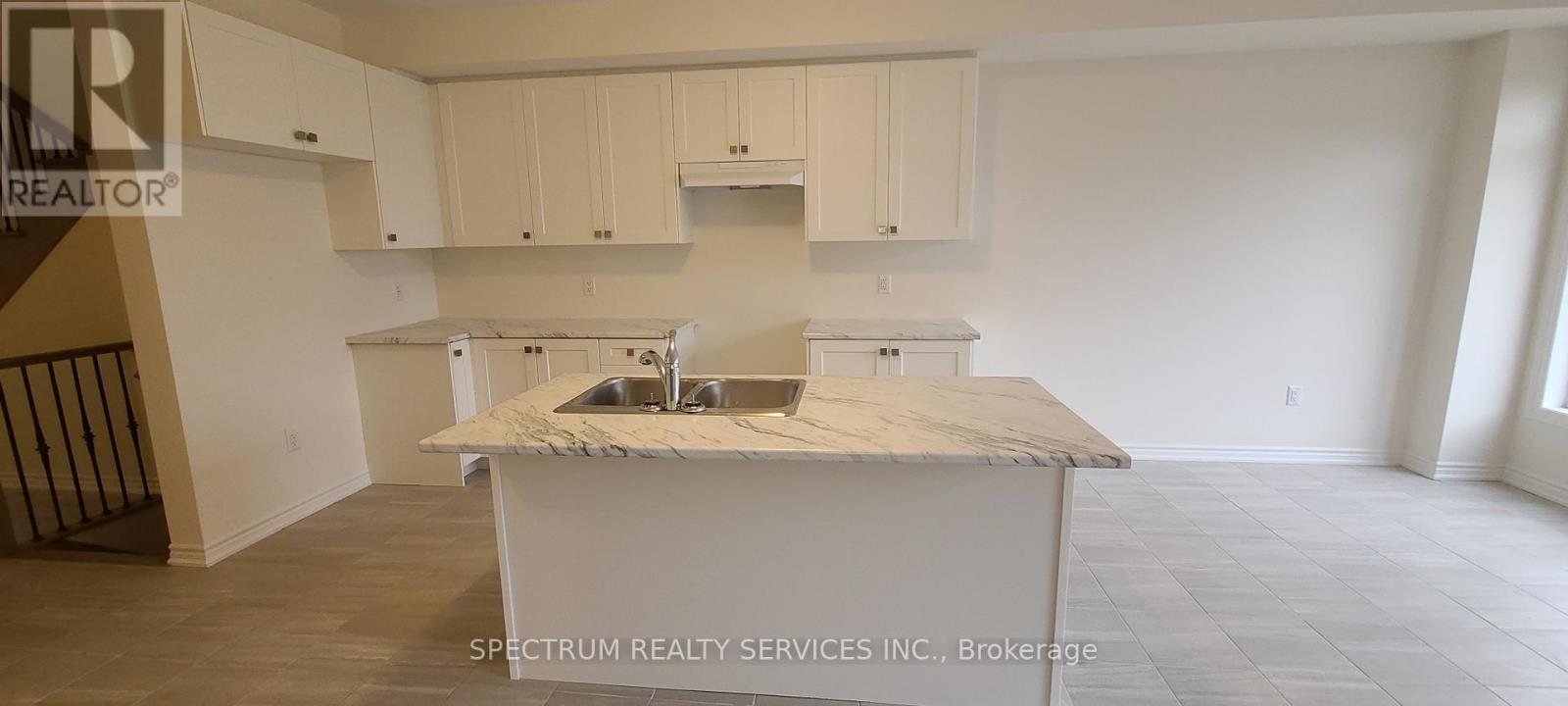 Photo 5 of 2233 Grainger Loop, Innisfil ON