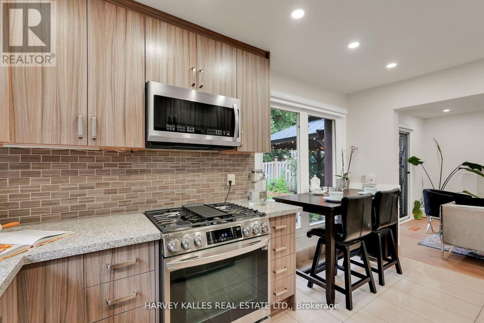 Photo 12 of 36 Aberfeldy Crescent, Markham ON
