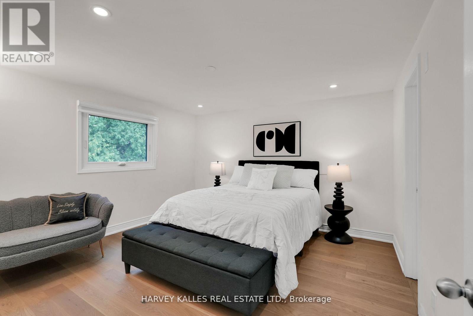 Photo 16 of 36 Aberfeldy Crescent, Markham ON