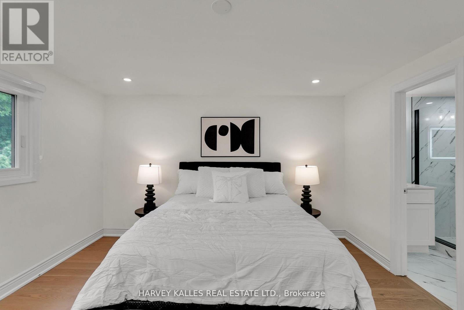 Photo 17 of 36 Aberfeldy Crescent, Markham ON