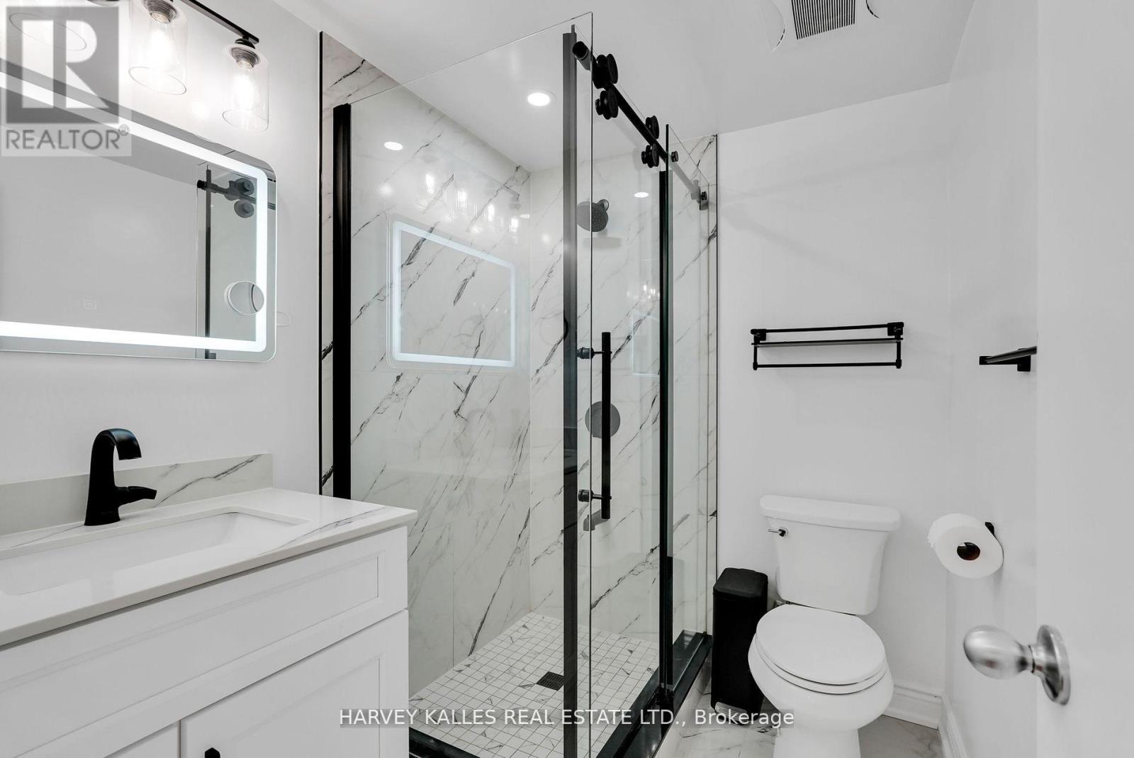 Photo 18 of 36 Aberfeldy Crescent, Markham ON
