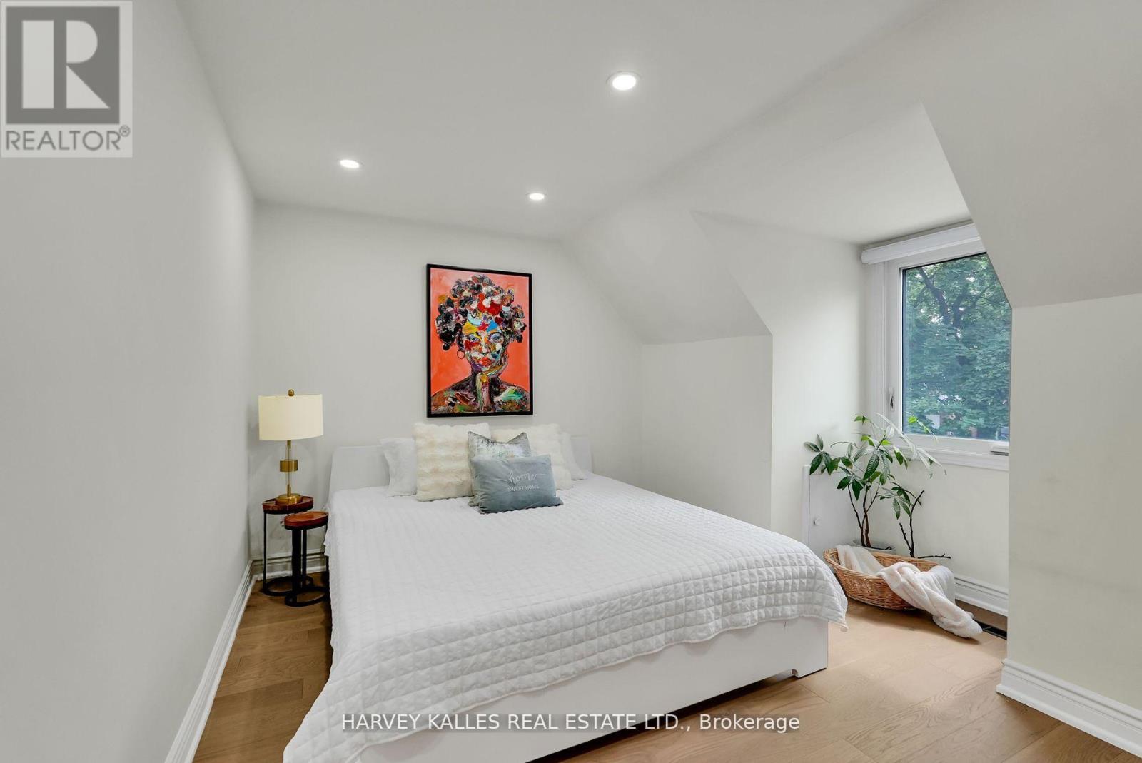 Photo 19 of 36 Aberfeldy Crescent, Markham ON