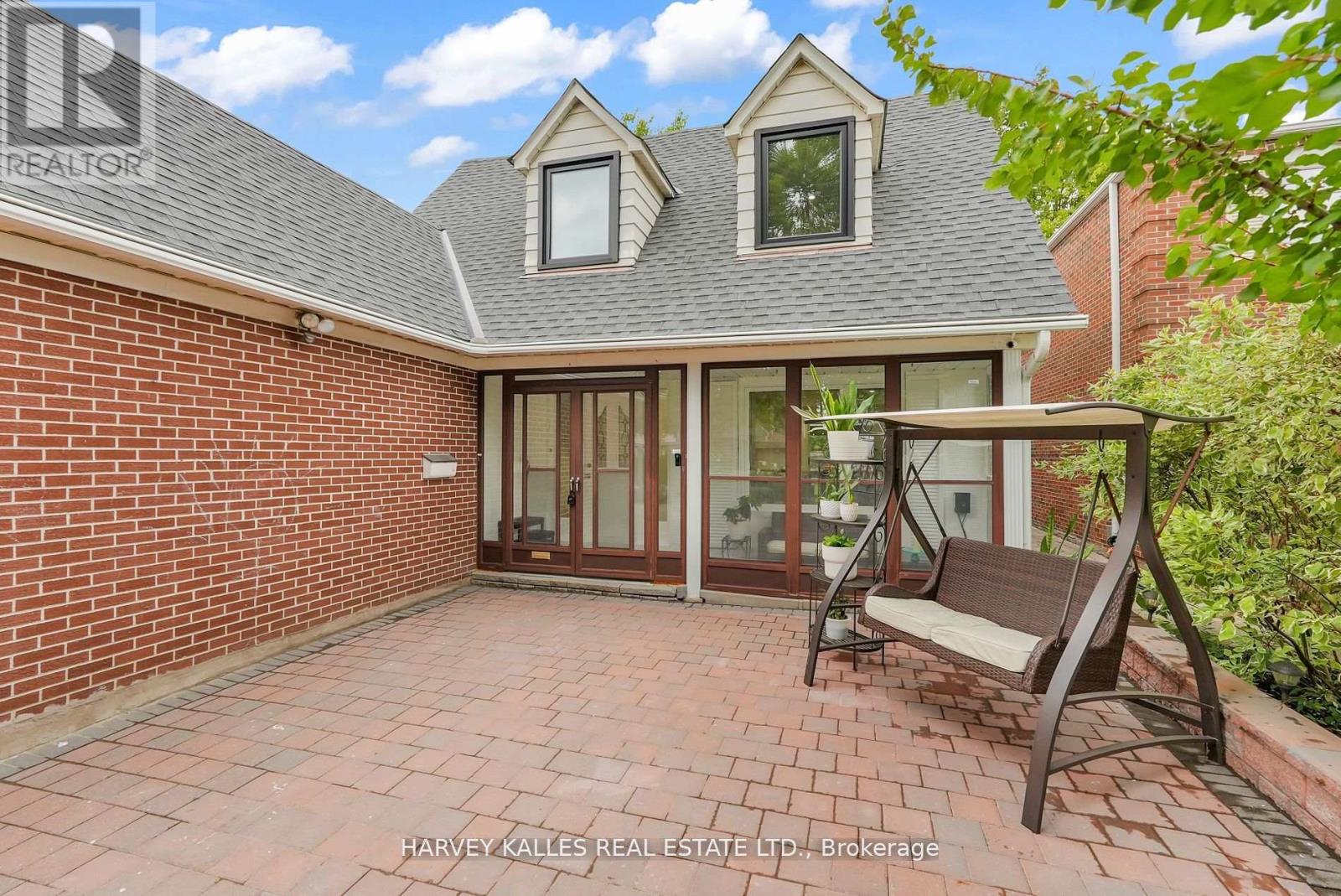 Photo 2 of 36 Aberfeldy Crescent, Markham ON