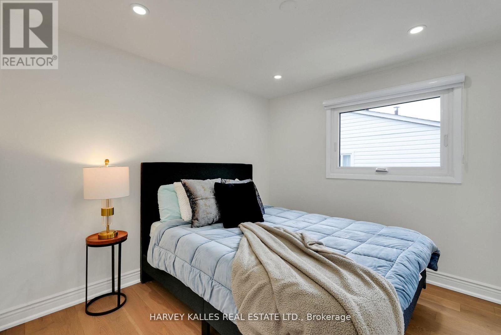 Photo 20 of 36 Aberfeldy Crescent, Markham ON