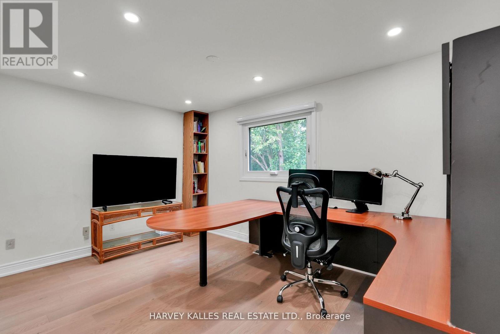 Photo 21 of 36 Aberfeldy Crescent, Markham ON