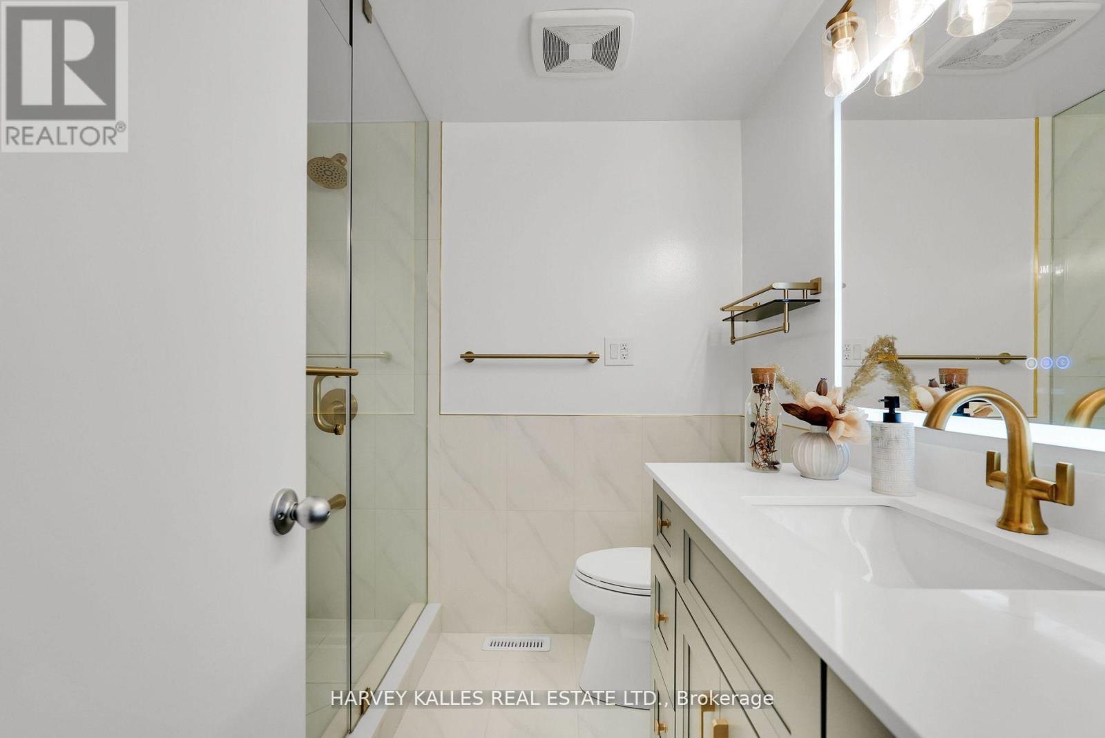 Photo 22 of 36 Aberfeldy Crescent, Markham ON