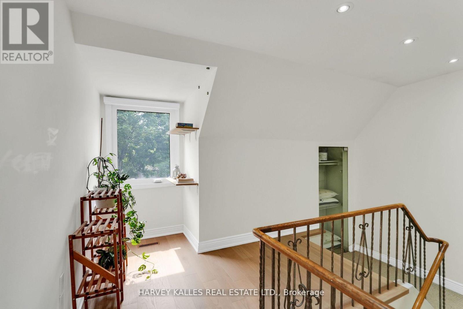 Photo 23 of 36 Aberfeldy Crescent, Markham ON
