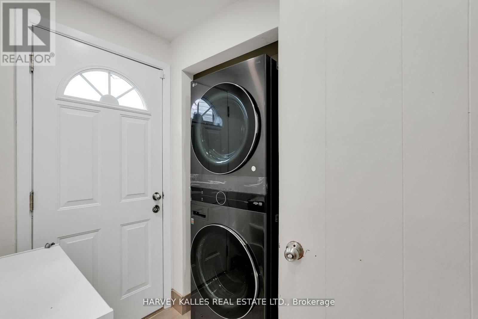 Photo 26 of 36 Aberfeldy Crescent, Markham ON