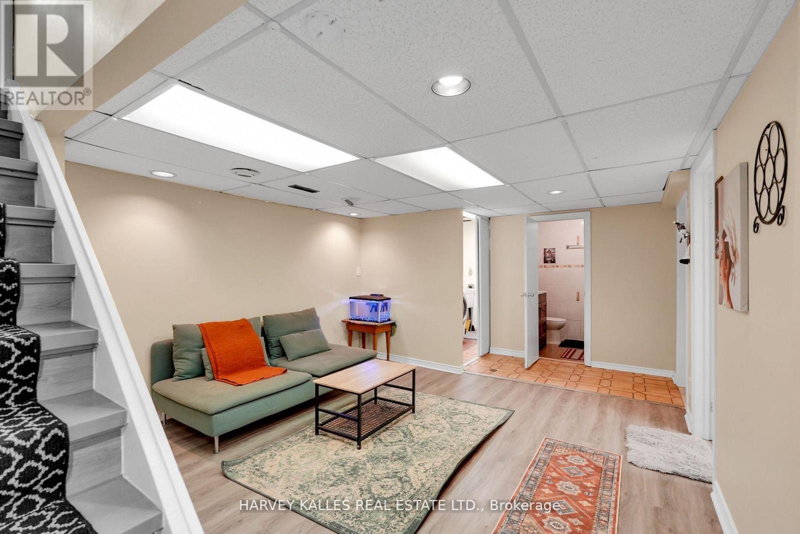 Photo 27 of 36 Aberfeldy Crescent, Markham ON