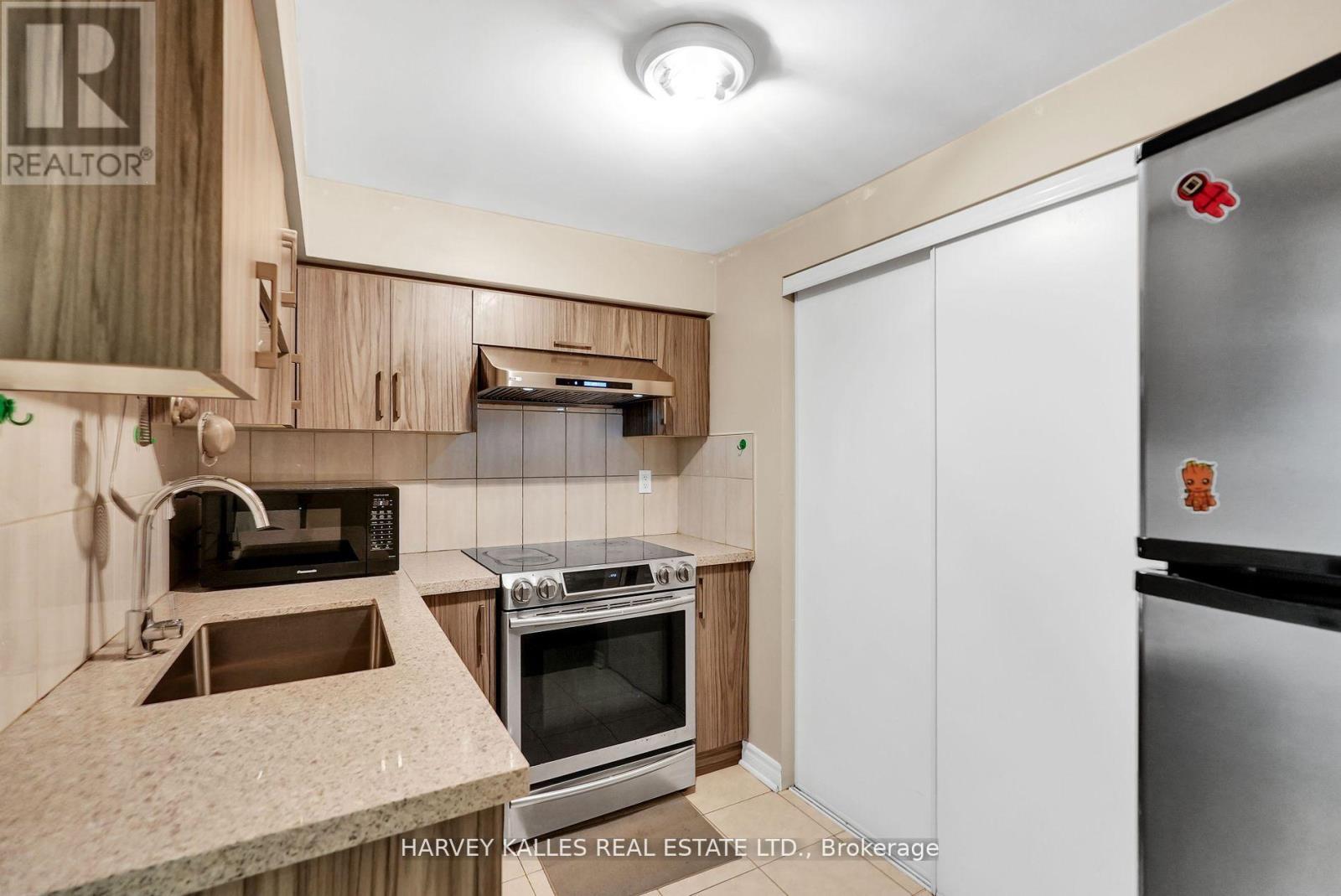 Photo 31 of 36 Aberfeldy Crescent, Markham ON