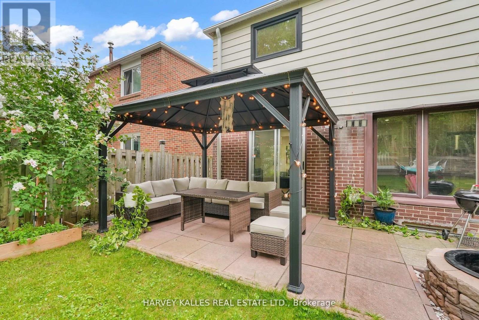Photo 32 of 36 Aberfeldy Crescent, Markham ON