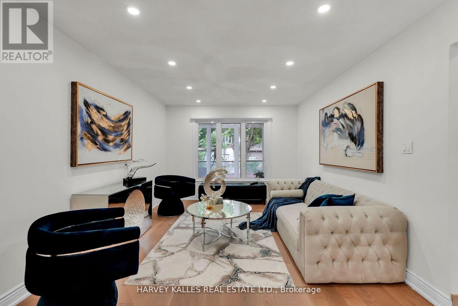 Photo 4 of 36 Aberfeldy Crescent, Markham ON