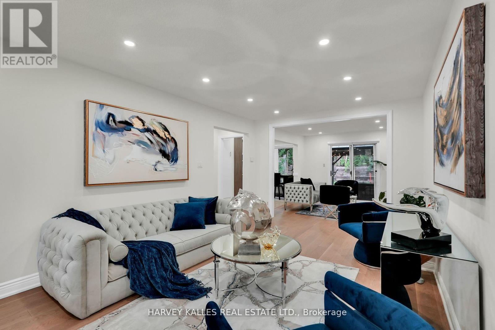 Photo 5 of 36 Aberfeldy Crescent, Markham ON